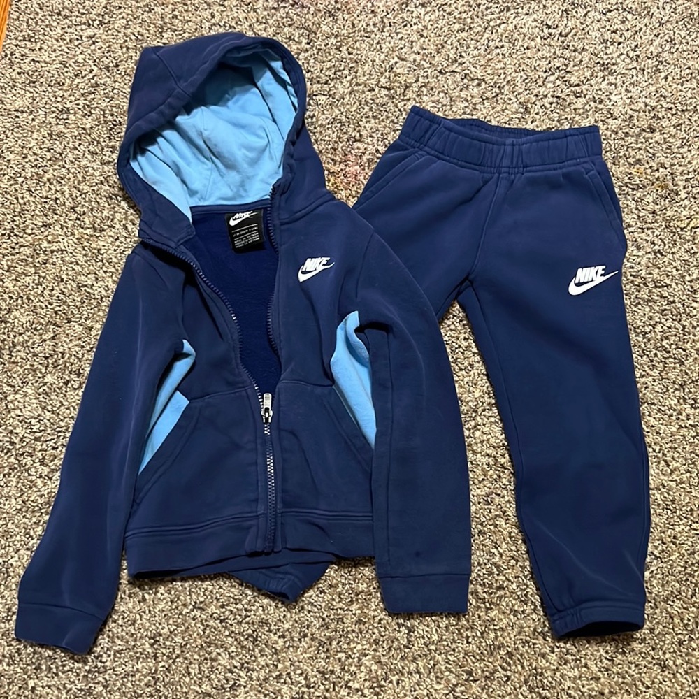 Toddler boy Nike sweatpants and jacket